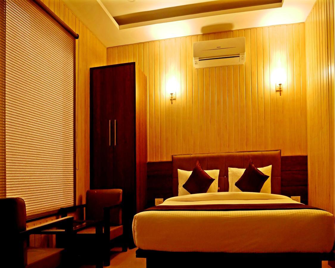 Hotel Trance Ganga Tapovan Exteriör bild